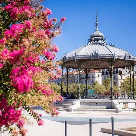 Le Petit Palais, En Hyper Centre De Valence (Drome)
